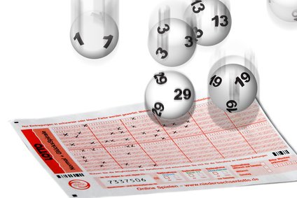Aktuelle Lottozahlen online Lottoschein mit Lottokugeln